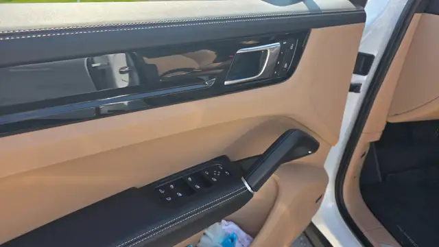 Porsche Cayenne E-Hybrid Platinum Edition ***Vollausstattung*** Ansicht 43