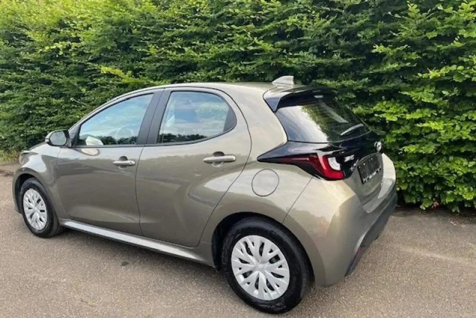 Toyota Yaris 1.5 VVT-i Hybrid 85kW Dynamic e-CVT Marrón - 2