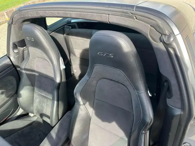 Porsche 911 view 14