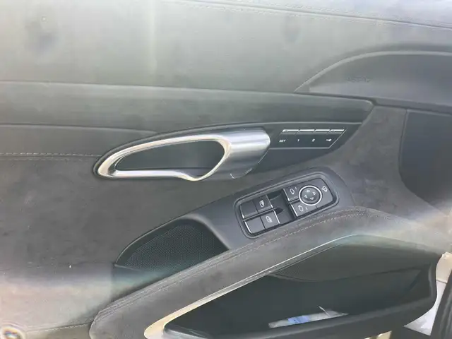 Porsche 911 view 16