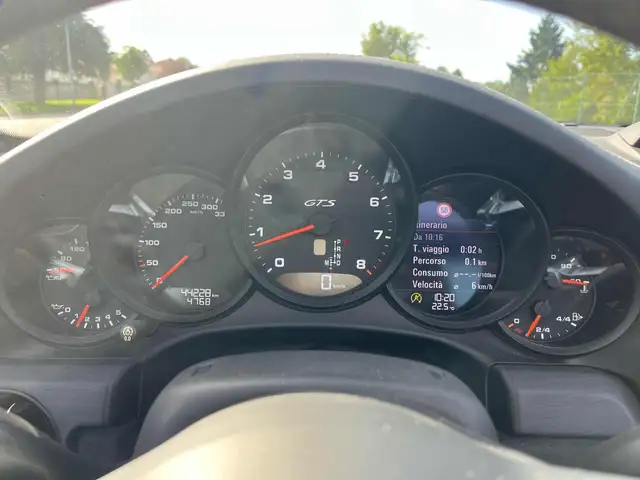 Porsche 911 view 9