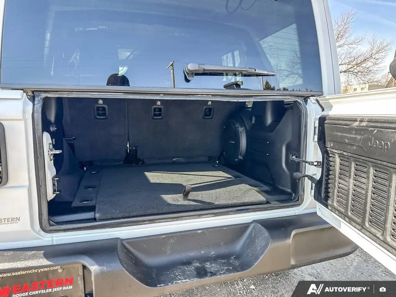 Jeep Wrangler снимка Jeep Wrangler