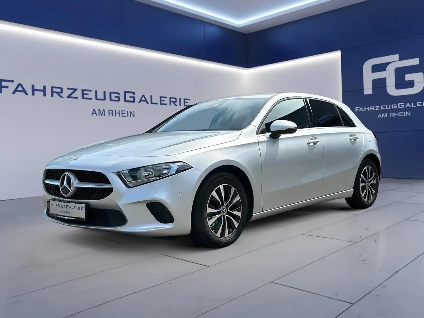 Mercedes-Benz A 200 Parkpaket mit Rückfahrkamera Metallic Silber - 2