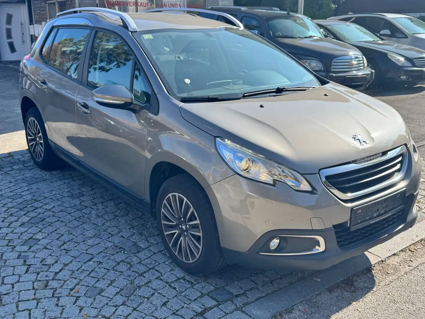 Peugeot 2008 Active Grijs - 2