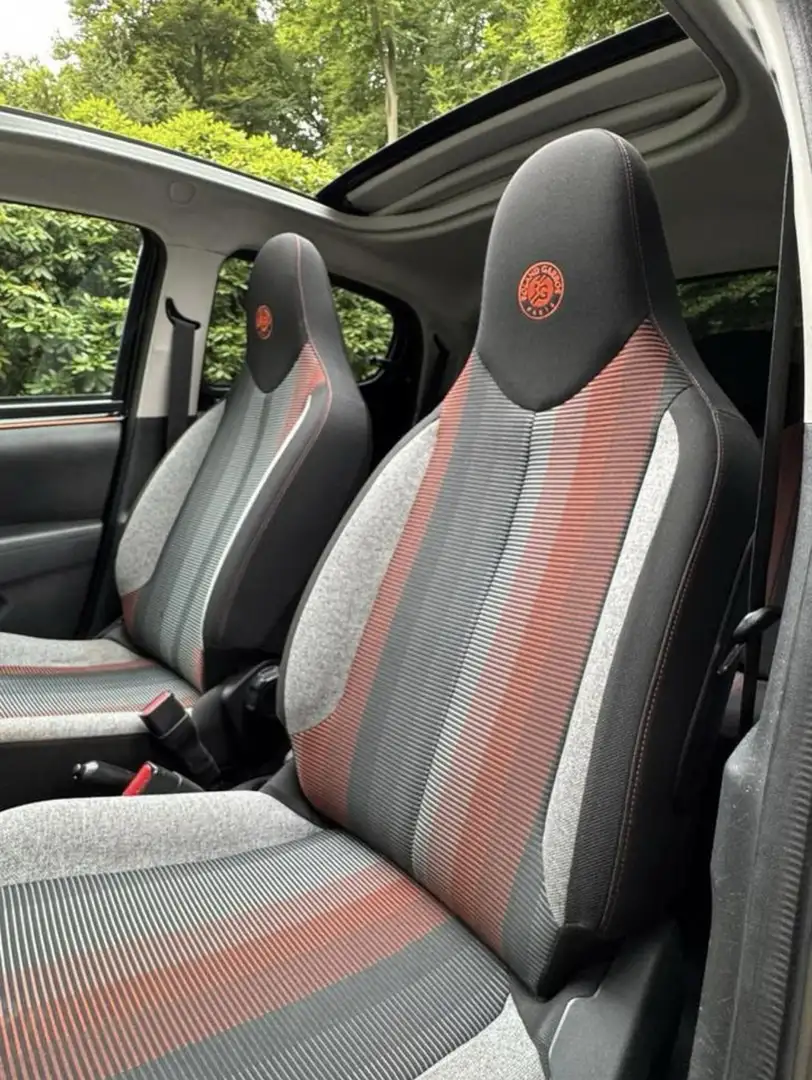 Peugeot 108 1.2 Pure tech kras vrij Zwart - 2