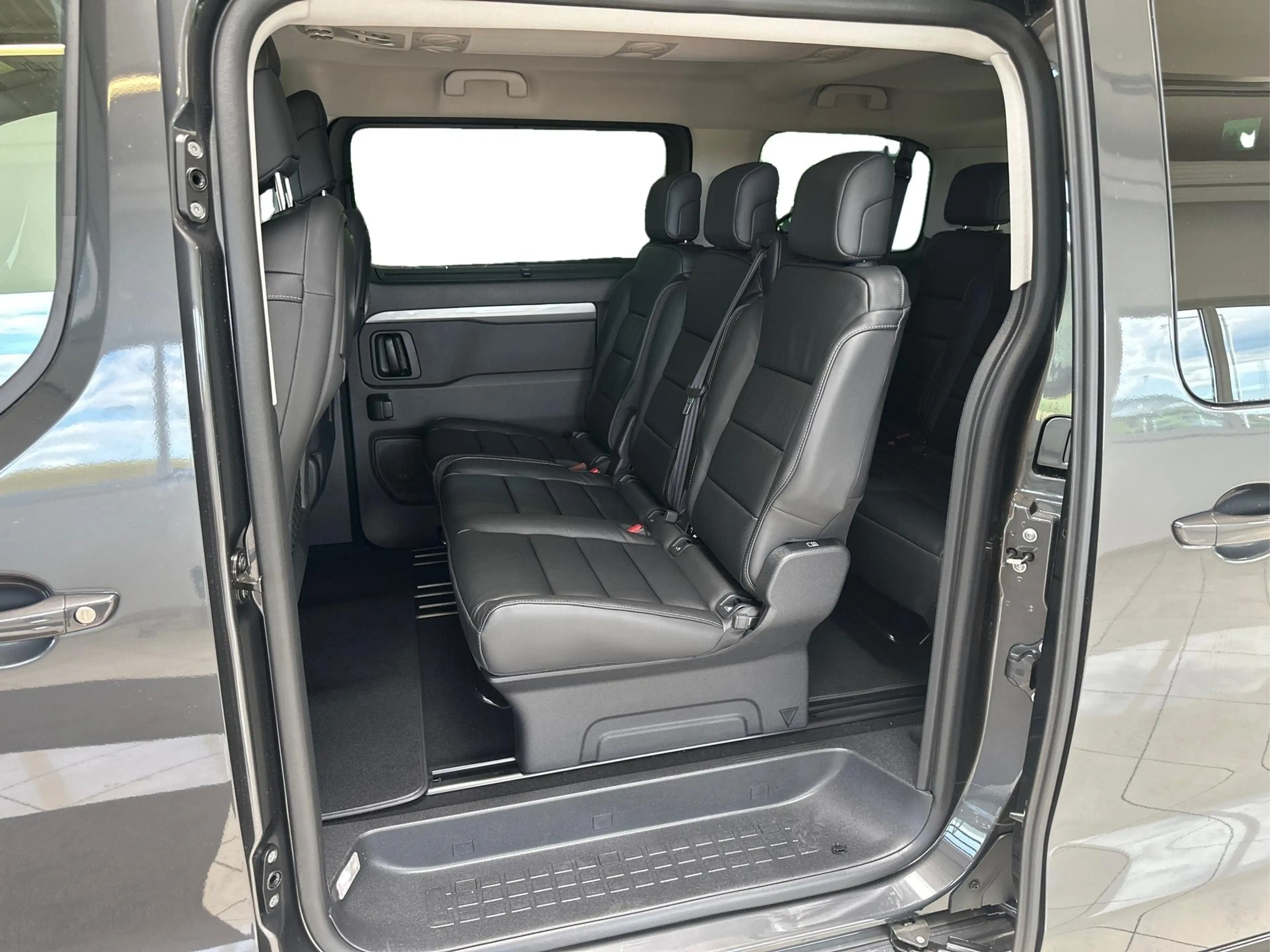 Peugeot Traveller Allure HDI 180 Aut. 8 Sitze — photo 14