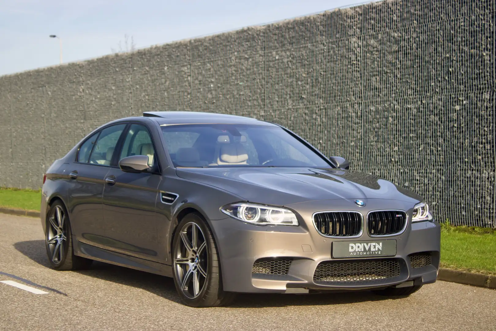 BMW M5 F10 Competition | INDIVIDUAL - Ceramic - 1 Owner Brons - 2