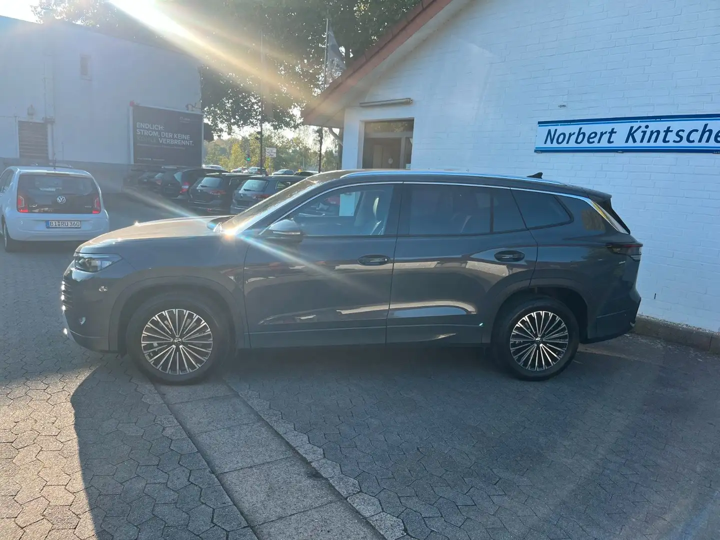 Volkswagen Tayron 2.0 4M 7 Sitze STHZ AHK Digital 4 x SHZ Grau - 2