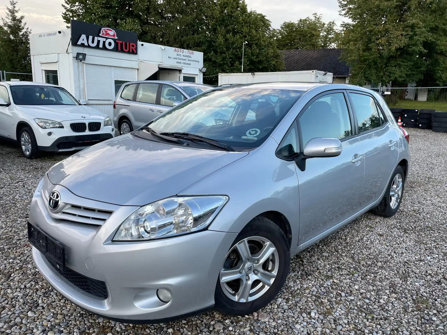 Toyota Auris Auris 1,4 D-4D 90 DPF Grau - 1