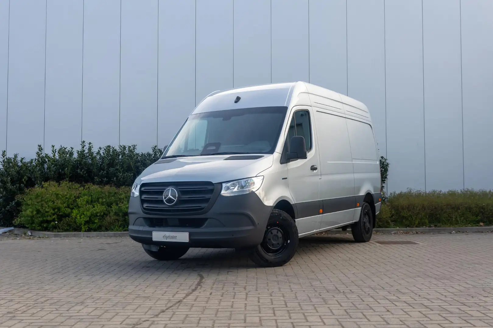 Mercedes-Benz Sprinter eSprinter 320 GB L2 RWD PRO 81 kwh, Winterpakket, Zilver - 1
