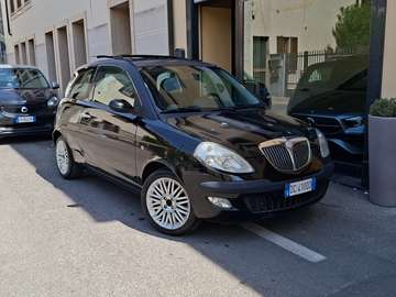 Ypsilon 1.2 16v Momo Design, ok neopatentati.