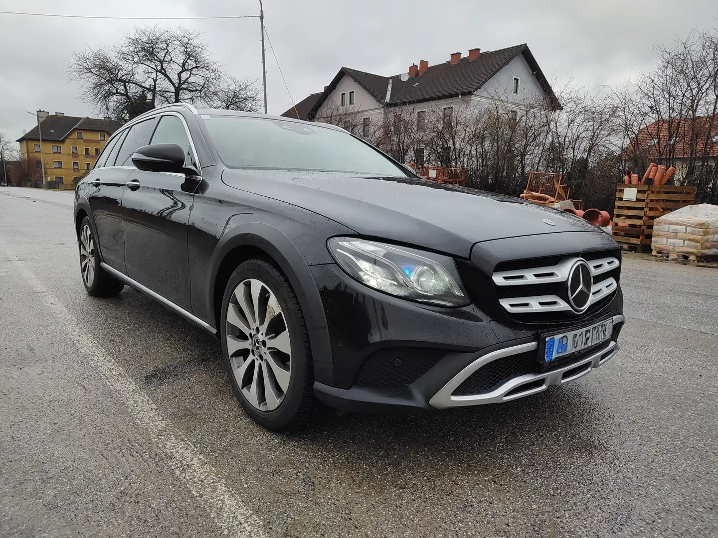 Mercedes-Benz E 220 E 220 d T All-Terrain 4MATIC Aut. All-Terrain, **VOLLAUSSTATTUNG**Erstbesitz**servicegepflegt Schwarz - 1
