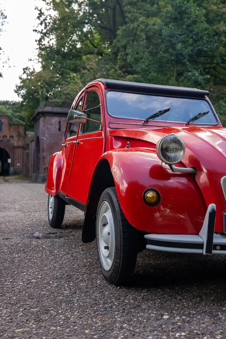 Citroen 2CV Citroen 2CV6 Spécial Rouge - 1