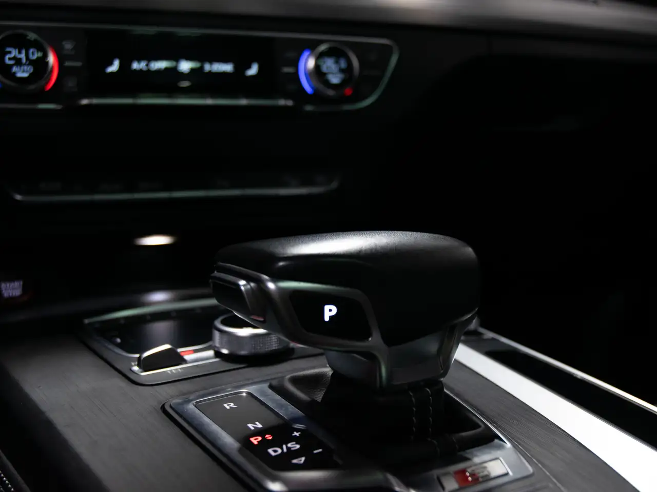 Audi SQ5 снимка Audi SQ5