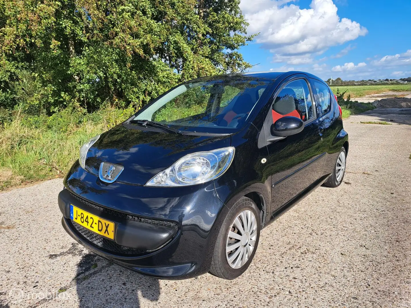 Peugeot 107 1.0-12V XS Urban Move Airco Zwart - 1
