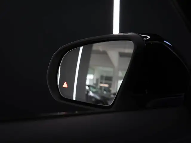Mercedes-Benz C-Class view 29