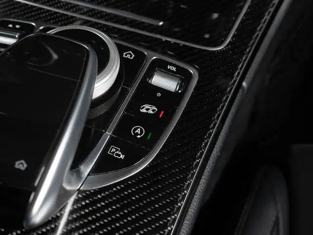 Mercedes-Benz C-Class view 21