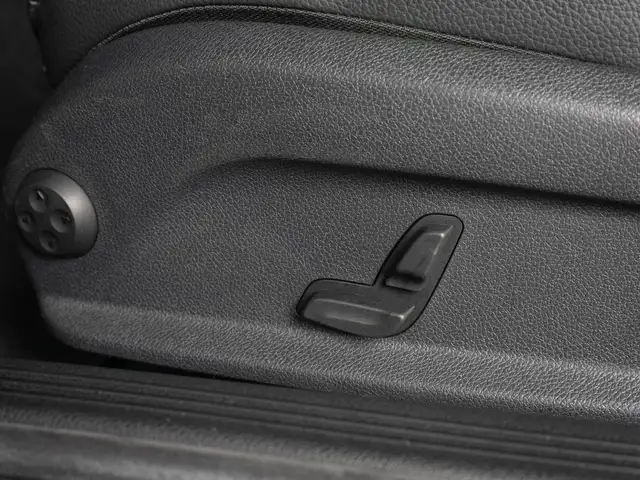 Mercedes-Benz C-Class view 16