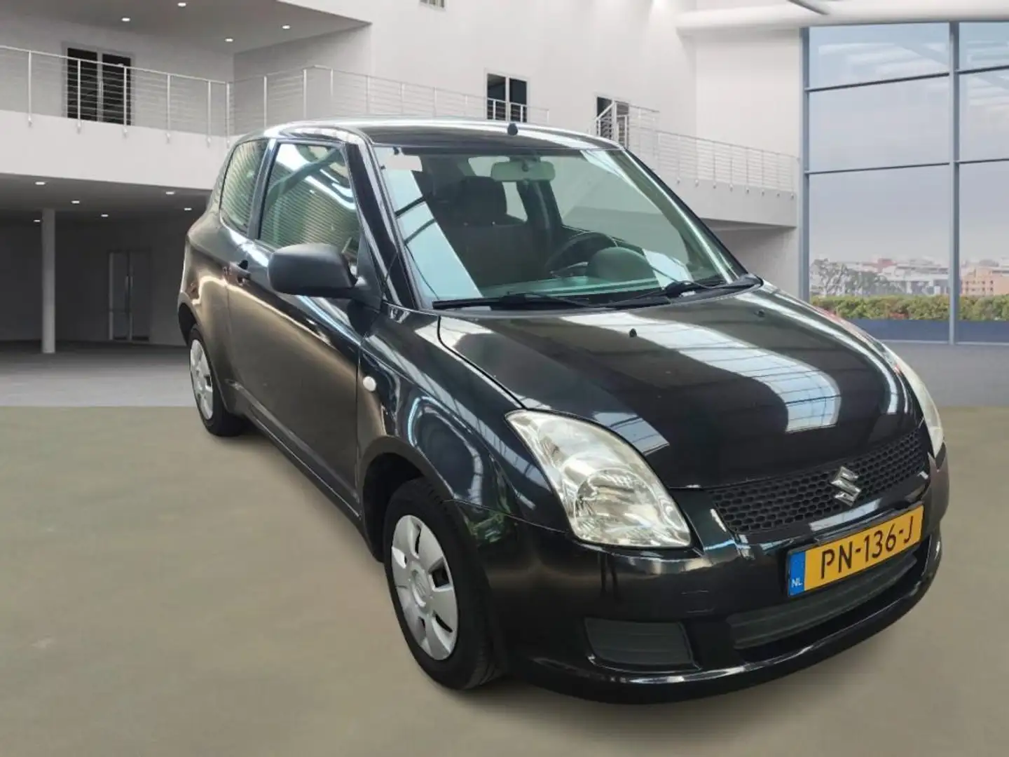 Suzuki Swift 1.3 Base Negro - 2