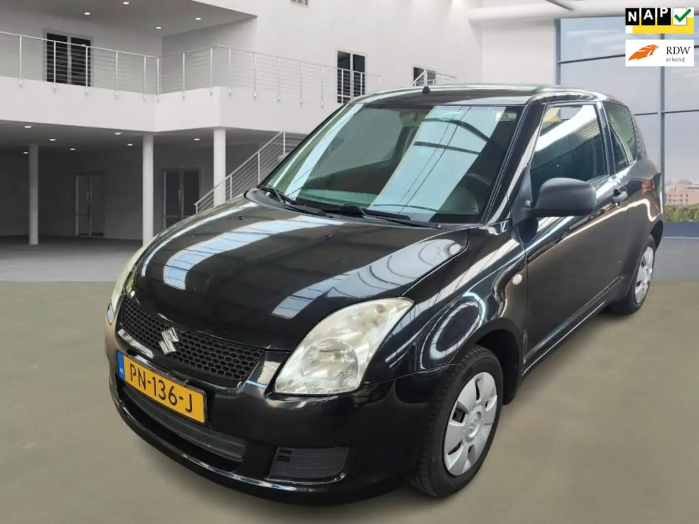 Suzuki Swift 1.3 Base Negro - 1