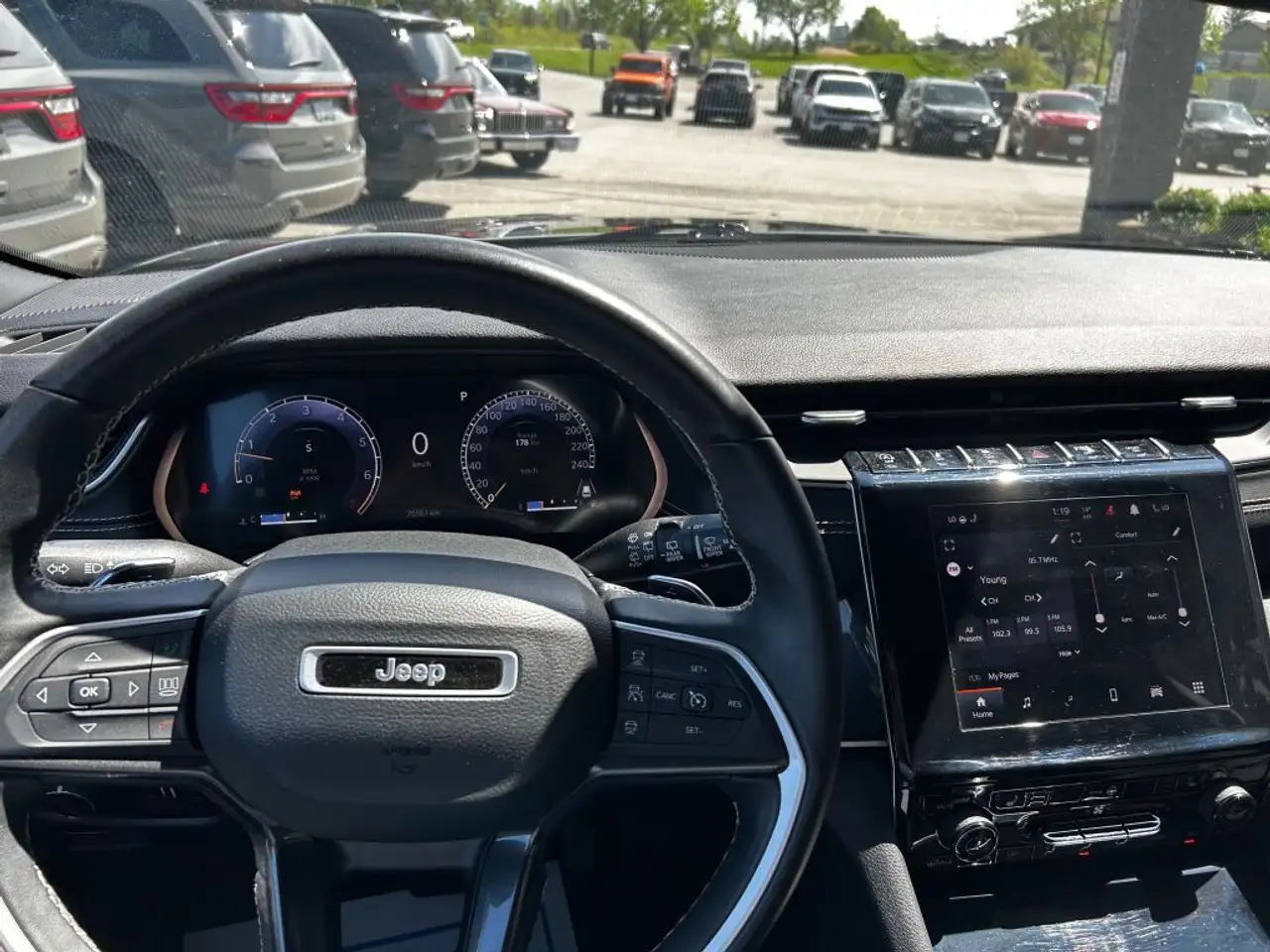 Jeep Grand Cherokee снимка Jeep Grand Cherokee
