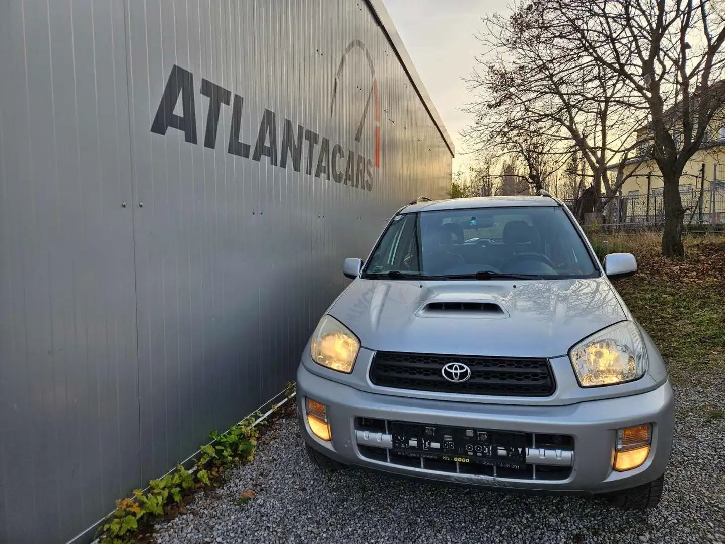 Toyota RAV 4 2,0 D-4D Basis 4X4 Grau - 2