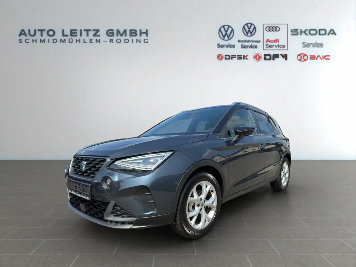 SEAT Arona 1.0 TSI FR ACC APP DAB LED PDC LM17 4JGar Gris - 1