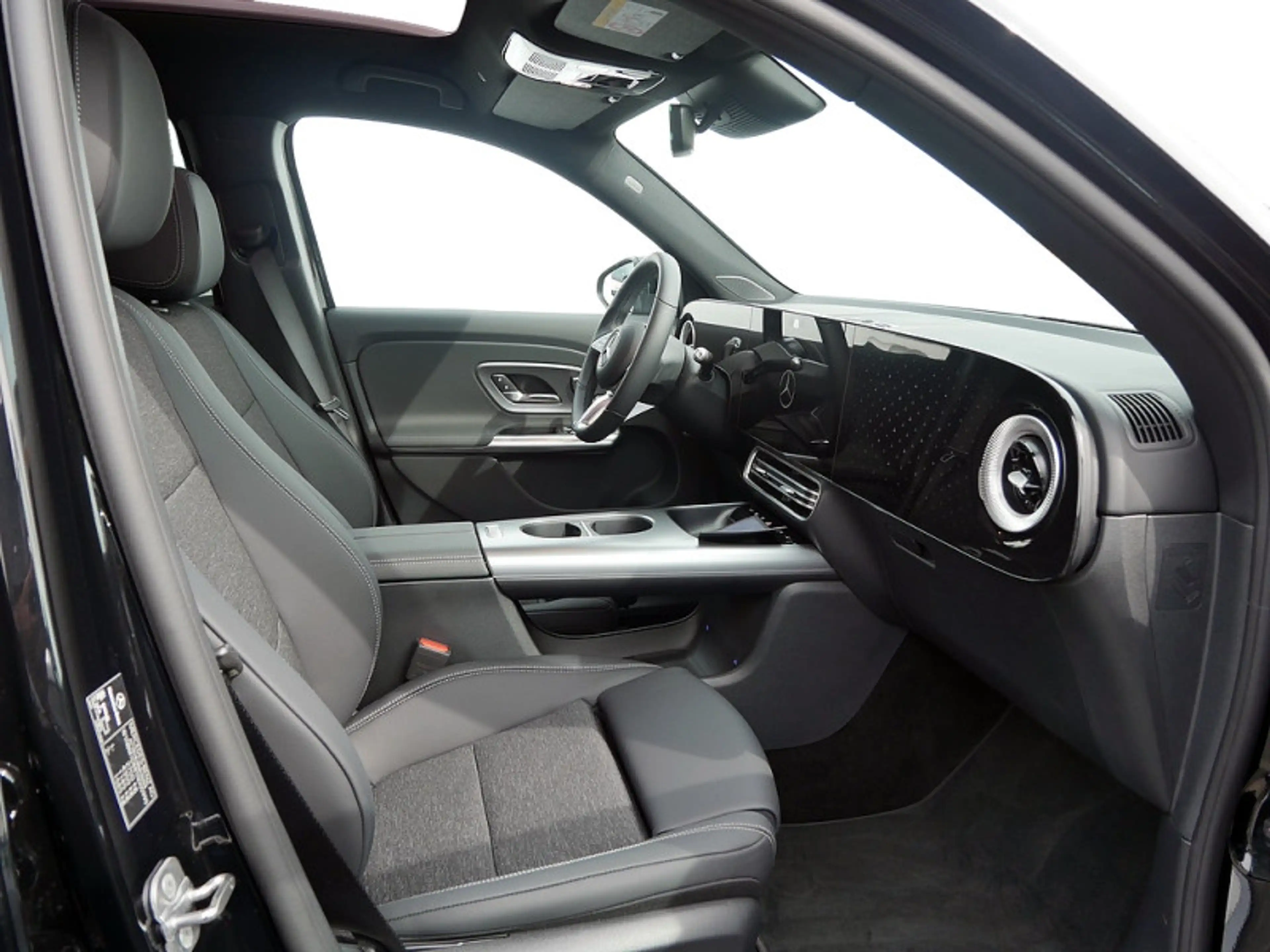 Mercedes-Benz GLB 250 + mit EQ Technologie PROGRESSIVE MEMO AHK — photo 7
