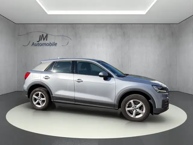Audi Q2 view 8