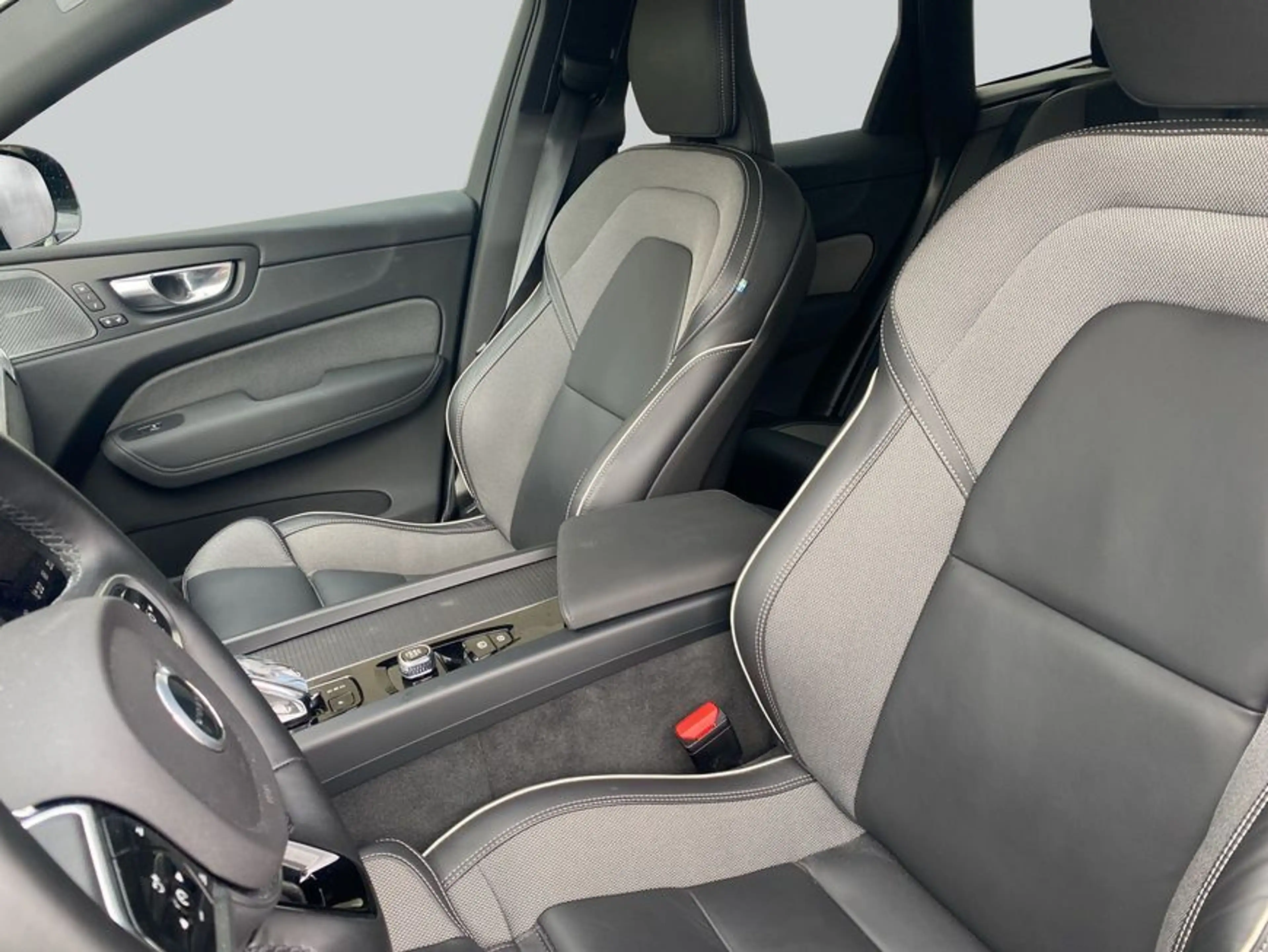 Volvo XC60 XC60 B5 B AWD Plus Black Edition Pano*HuD*360°View — photo 10