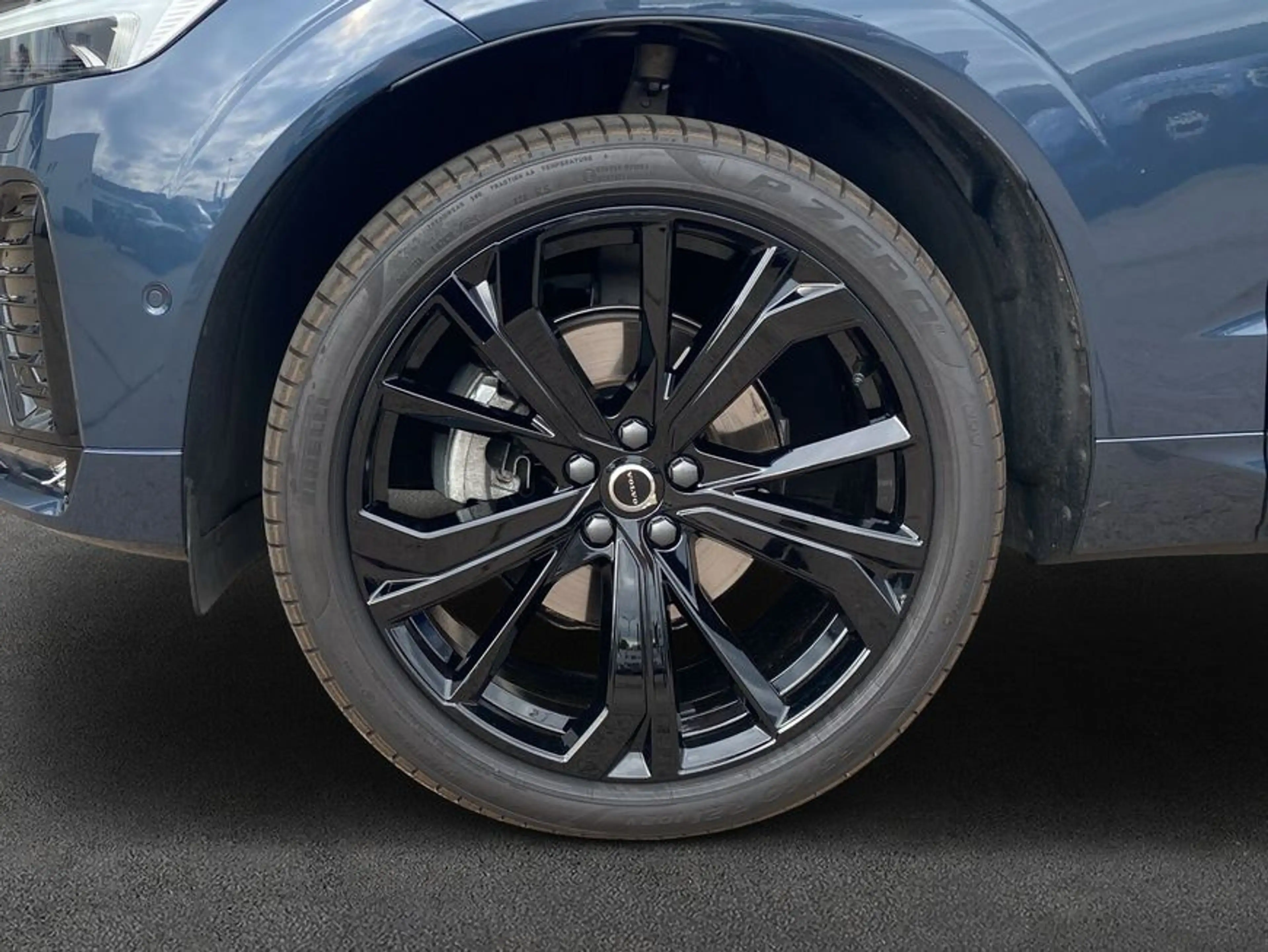 Volvo XC60 XC60 B5 B AWD Plus Black Edition Pano*HuD*360°View — photo 7