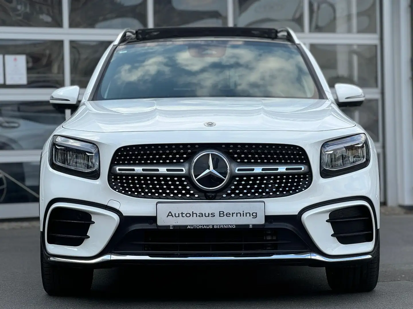 Mercedes-Benz GLB 220 d 4M AMG LINE PANO BURMESTER 360° 7-SITZE Biały - 2