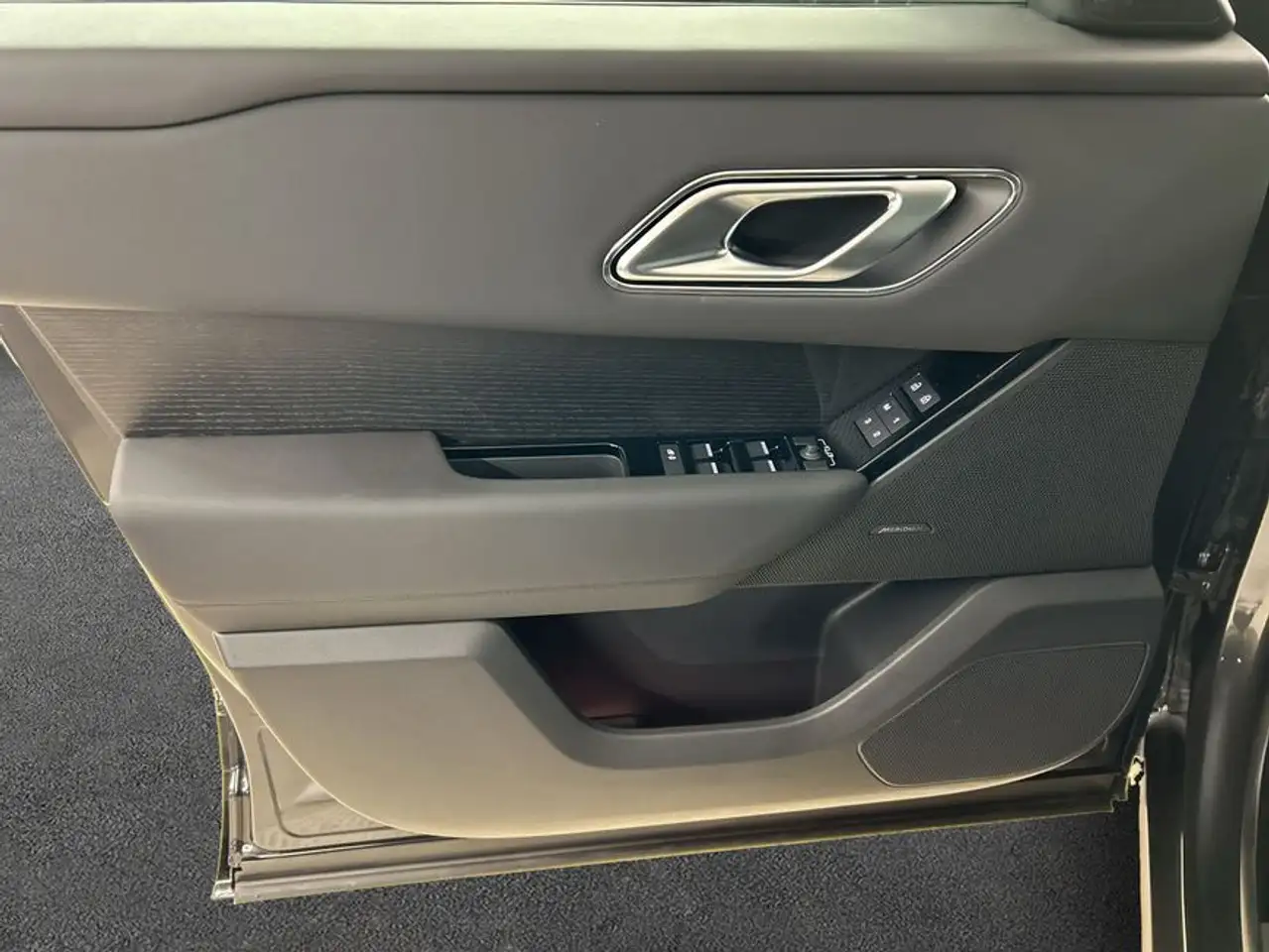 Land Rover Range Rover Velar 2026 — фото 14