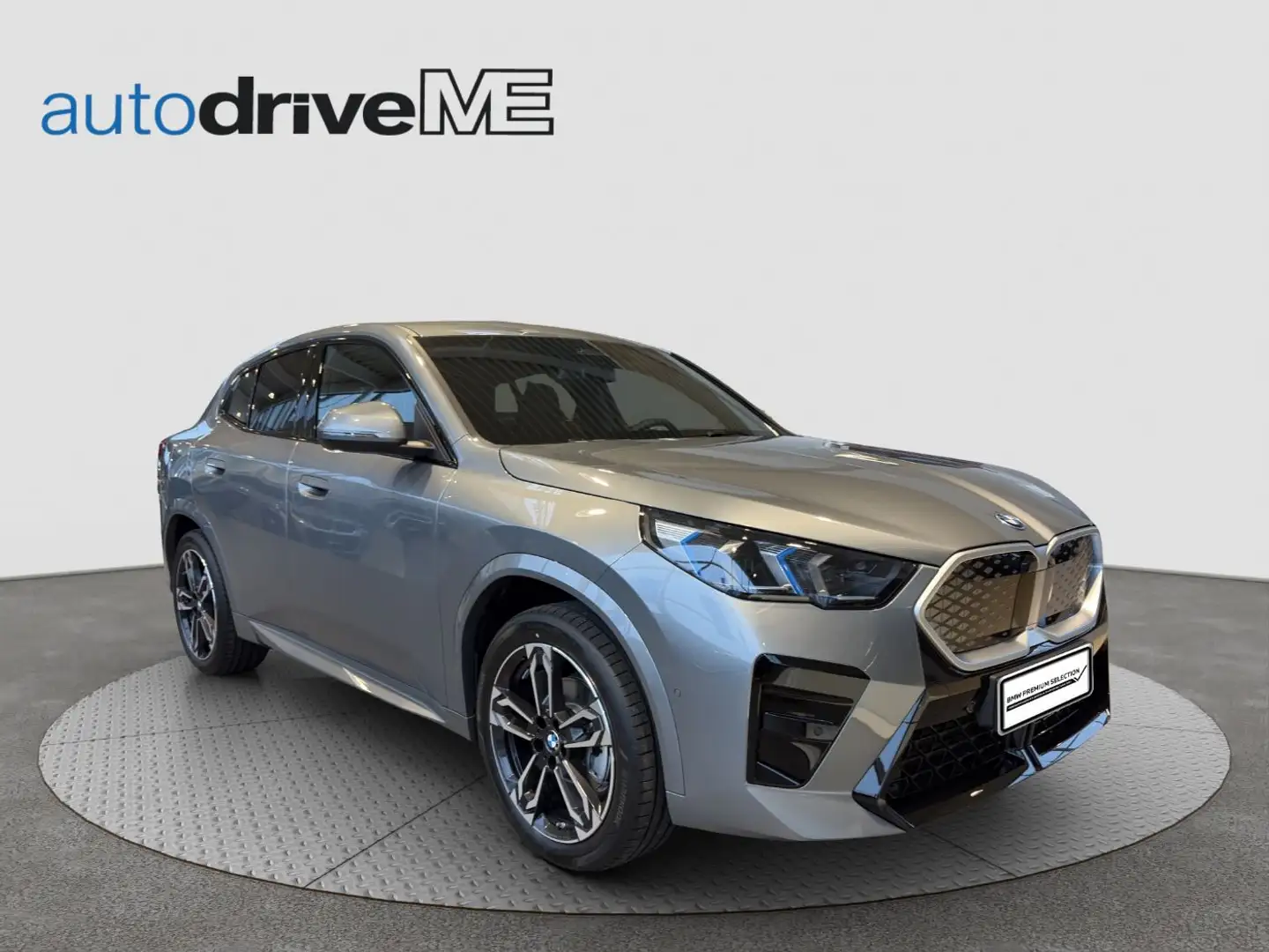 BMW iX2 eDrive 20 M-Sport Grau - 1