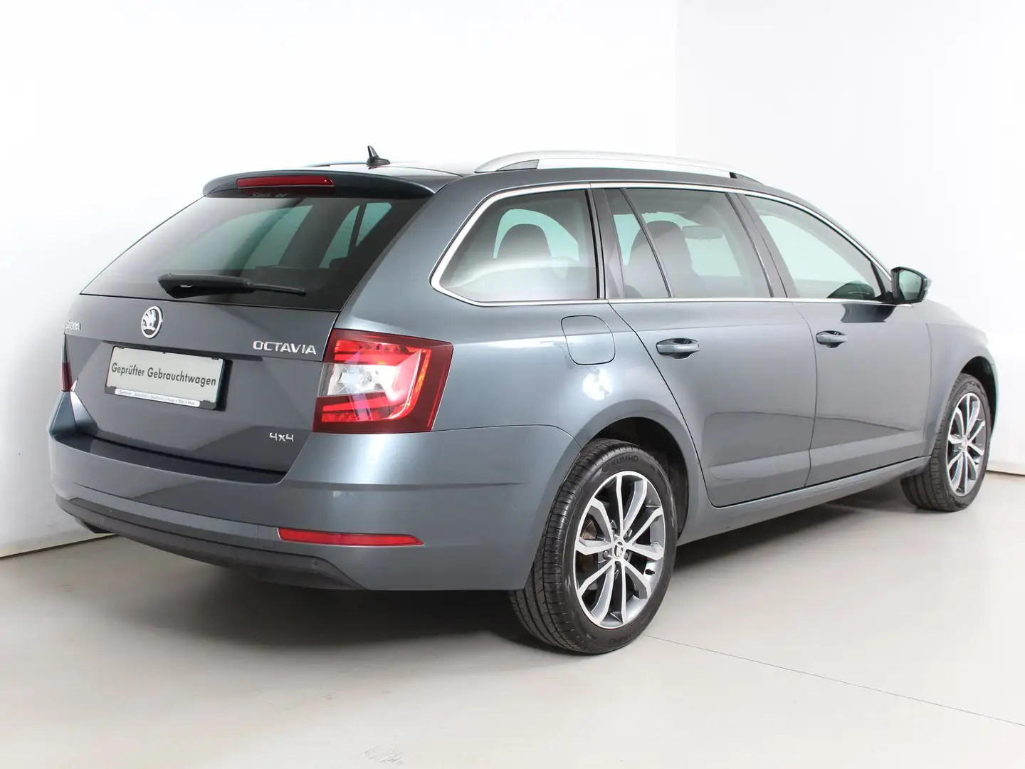 Skoda Octavia 4x4 Style TDI DSG Grijs - 2