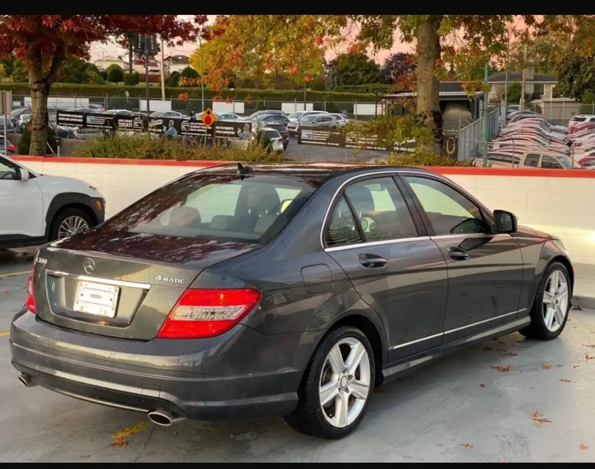 Mercedes-Benz C-Class снимка Mercedes-Benz C-Class