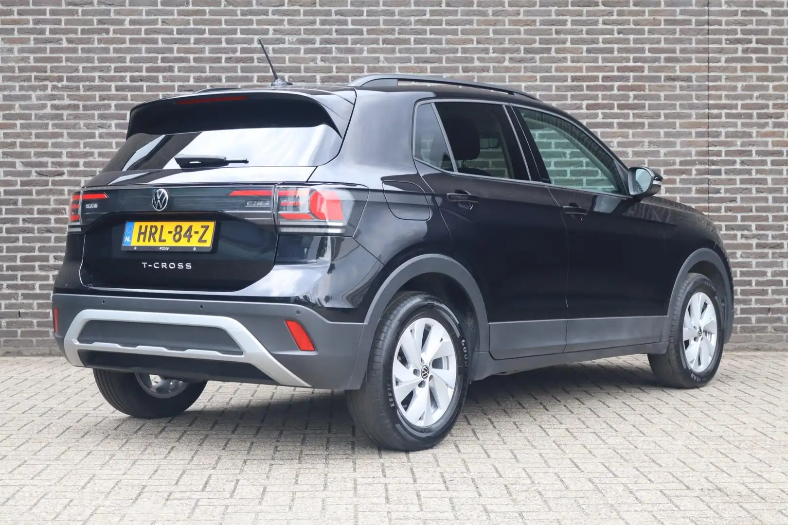 Volkswagen T-Cross 1.0 TSI 115pk DSG Life Edition |  App Connect Navi Zwart - 2