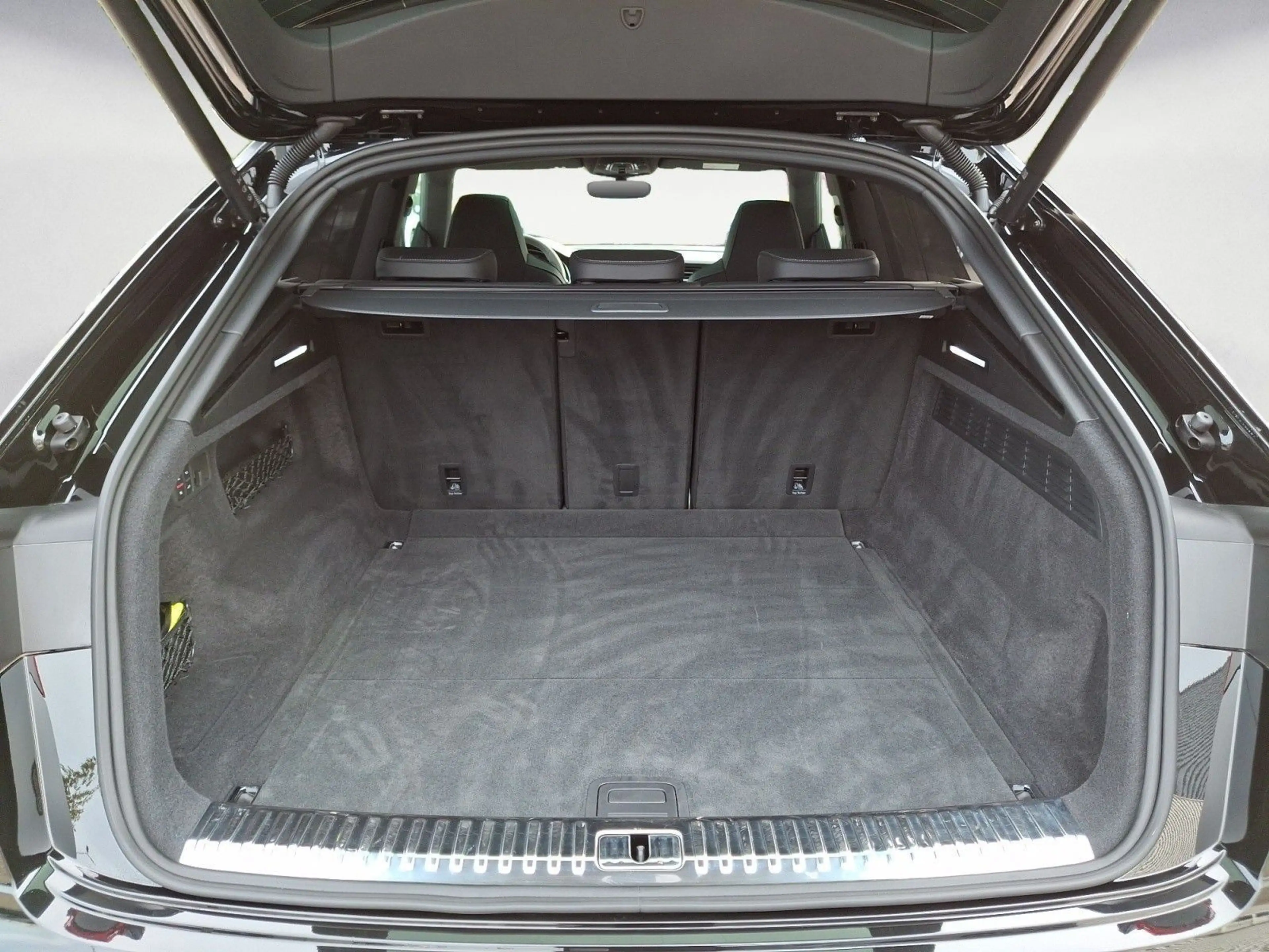 Audi RS Q8 SUV performance 471(640) kW(P — photo 15