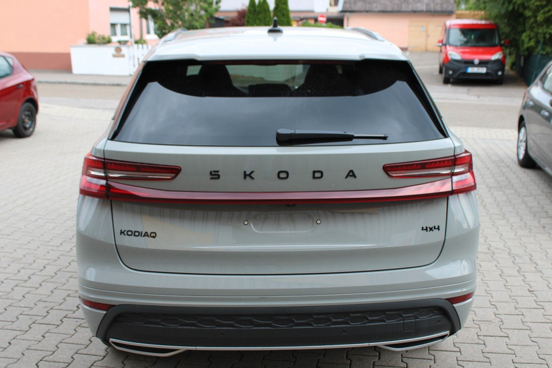 Skoda Kodiaq 2.0 TDI  4x4Sportline Pano AHK HUD Matrix — photo 4