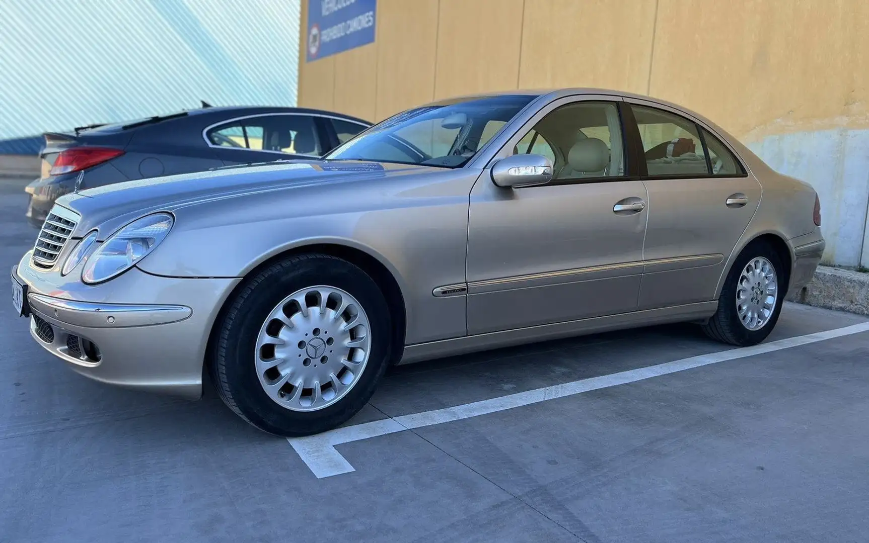 Mercedes-Benz E 200 200CDI Avantgarde Aut. - 1