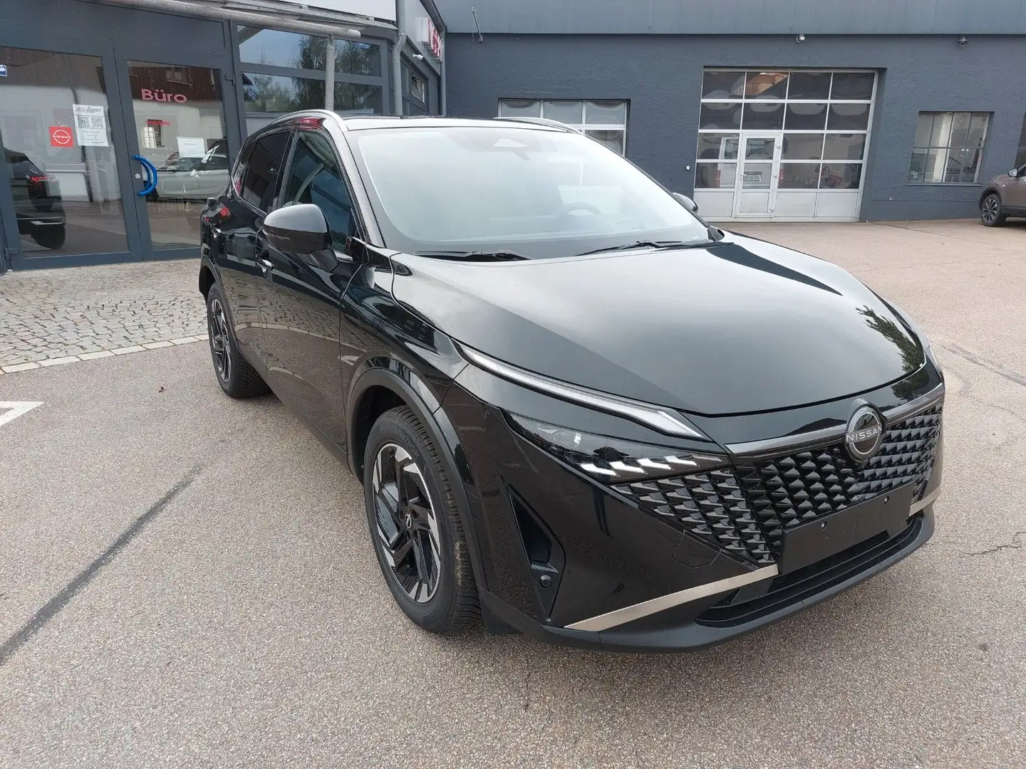 Nissan Qashqai 1,3 MHEV N-Connecta, Winter, Komfort Schwarz - 2