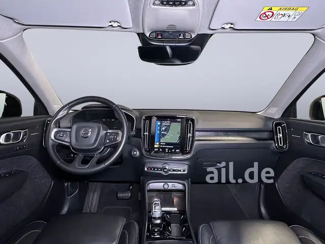 Volvo XC40 view 5