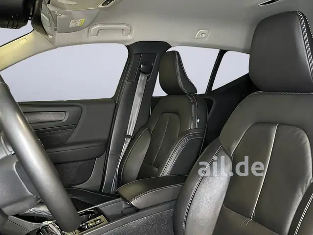Volvo XC40 view 15