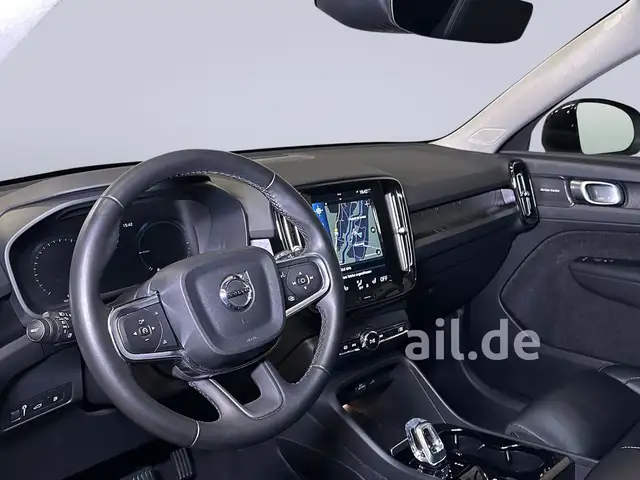 Volvo XC40 view 9