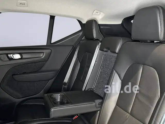 Volvo XC40 view 10