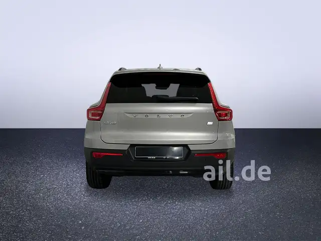 Volvo XC40 view 11