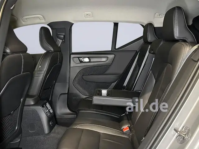 Volvo XC40 view 4
