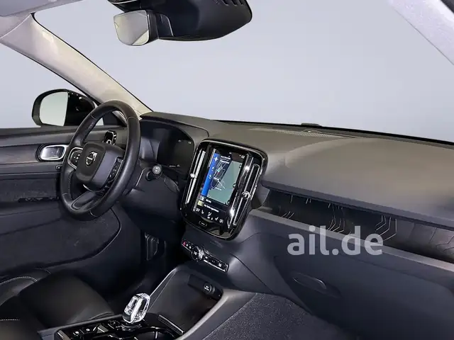 Volvo XC40 view 12