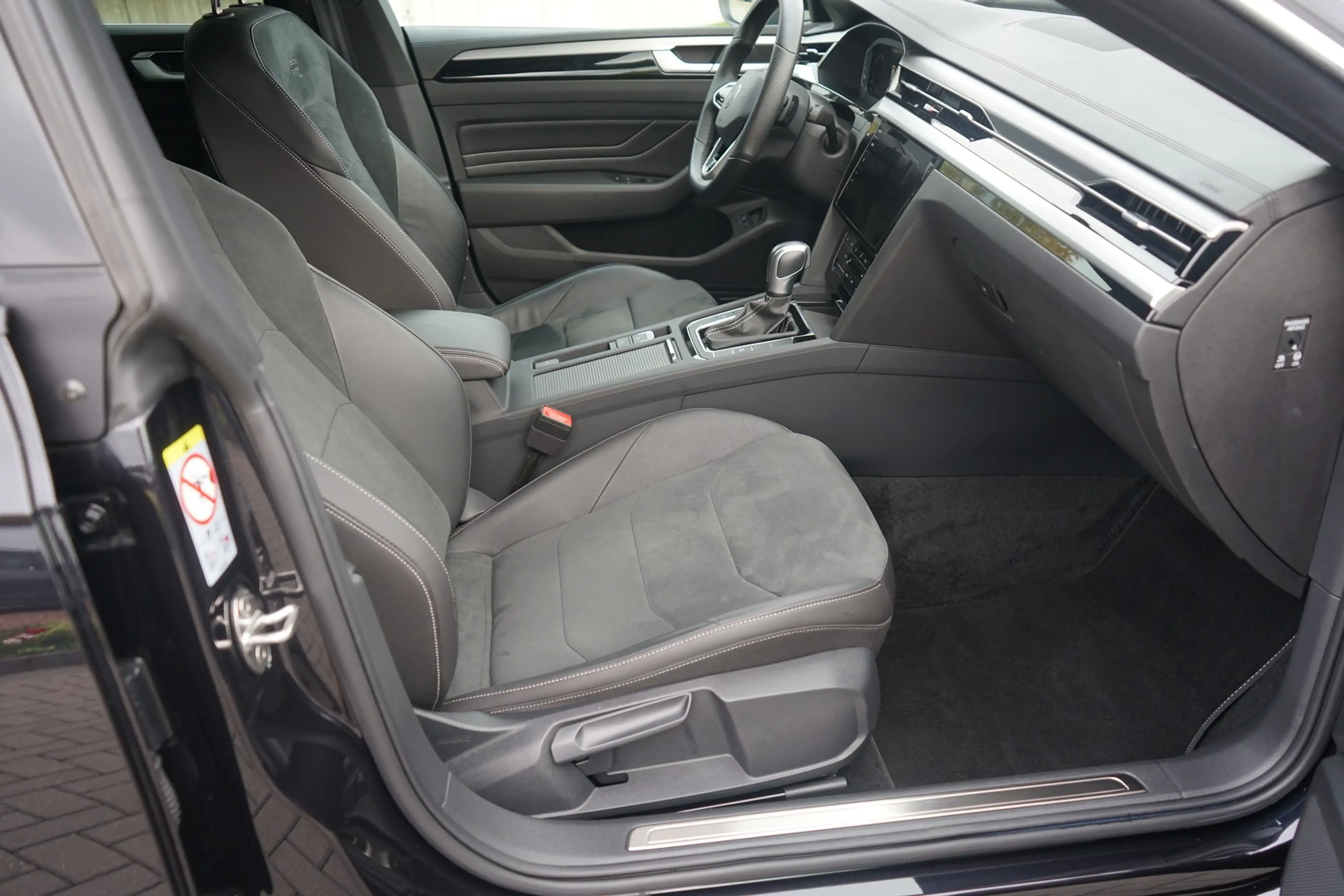 Volkswagen Arteon SB 1.4 TSI eHybrid R-Line LED 360° Navi — photo 11