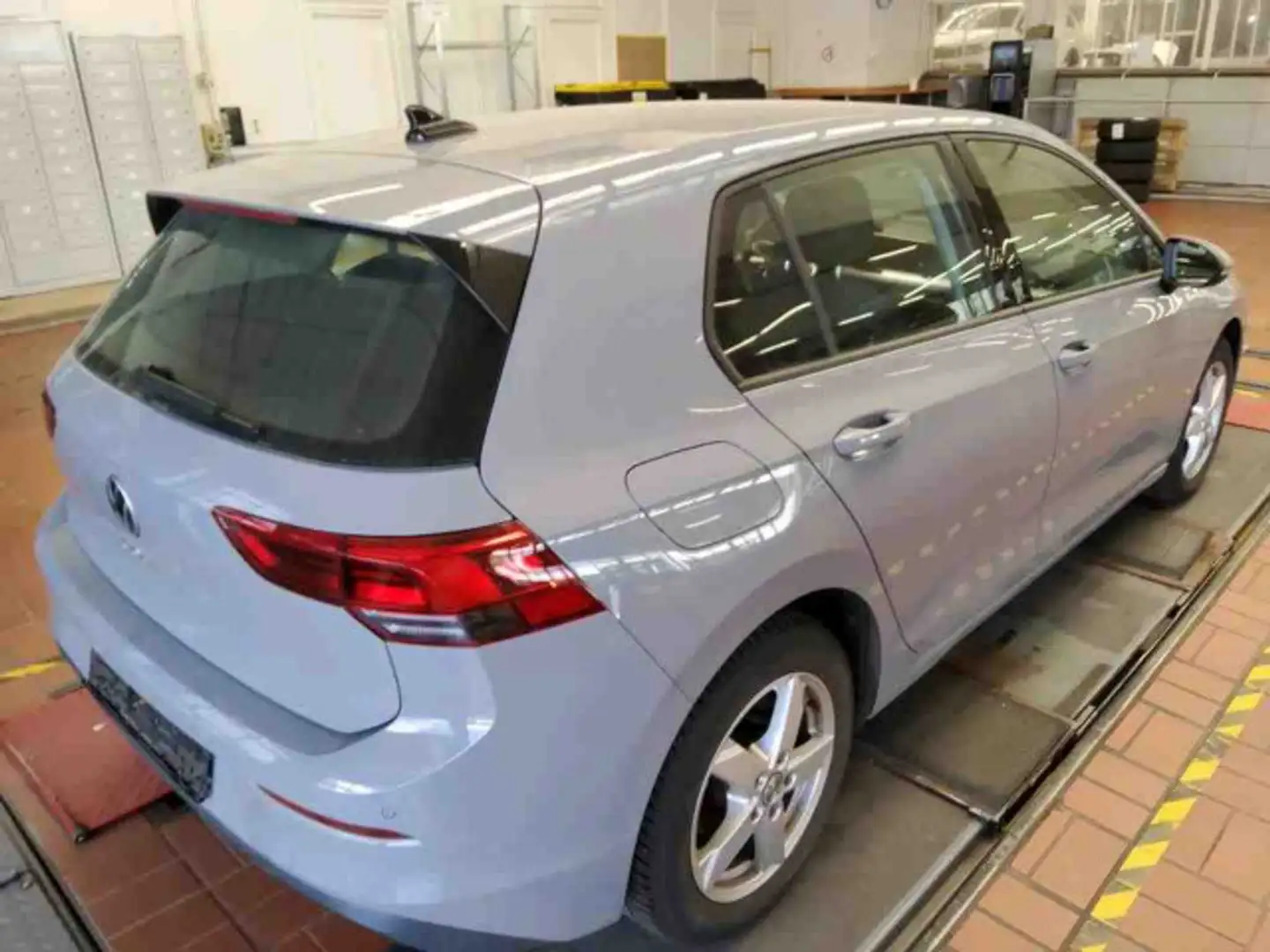 Volkswagen Golf VIII Life 1.5 TSI LED KEYLESS AIR CARE PDC Grau - 2